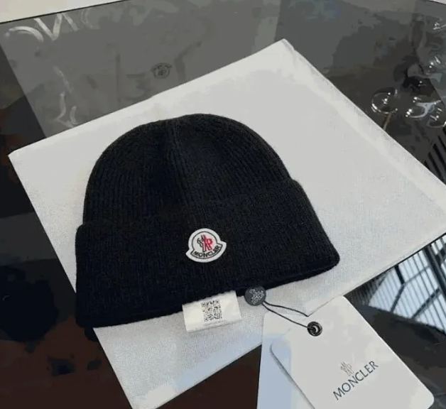 Canada Goose Beanie (30+)