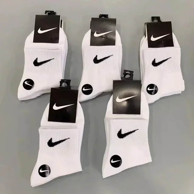 nike socks  (35 CP)