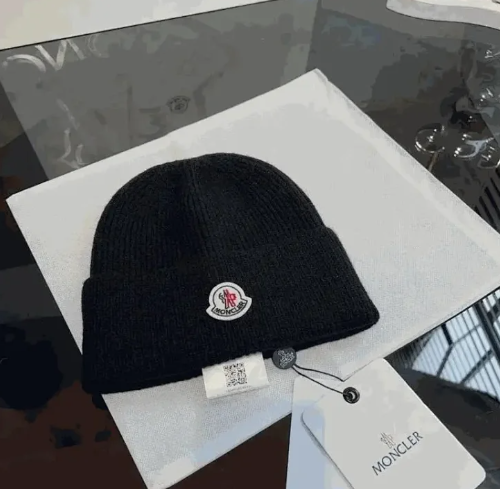 Canada Goose Beanie (30+)
