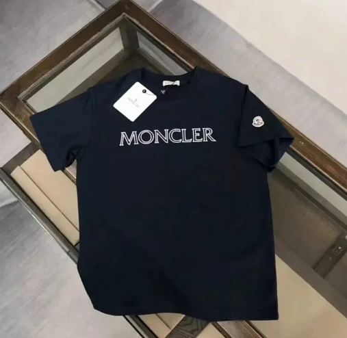 Moncler tee  (40 CP)