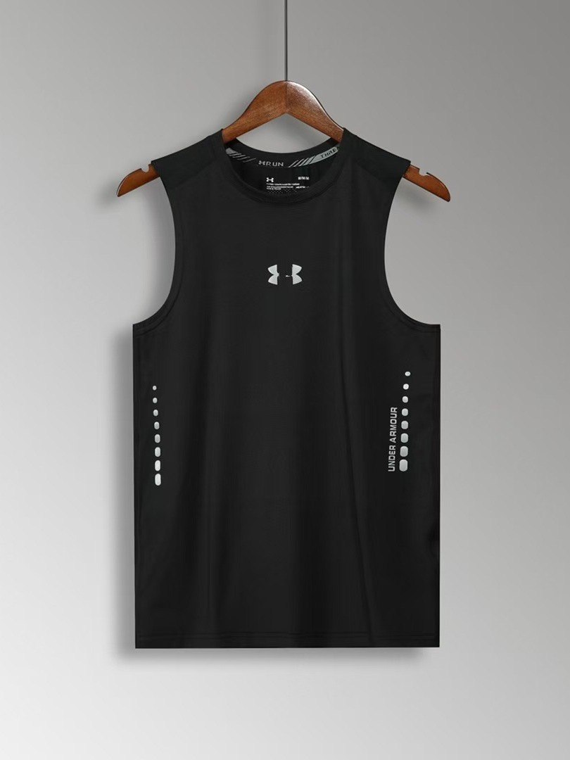 Under Armor short sleeves and shorts/ t-shirt/Vest