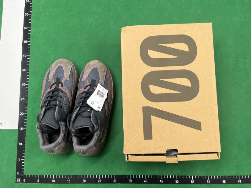 OG-YEEZY700