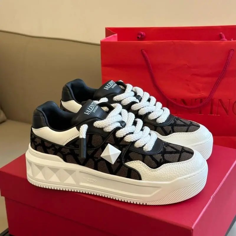 VALENTINO ONE STUD