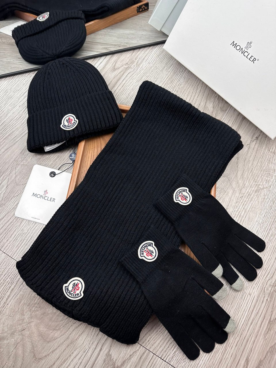 Burberry  scarf  hat gloves