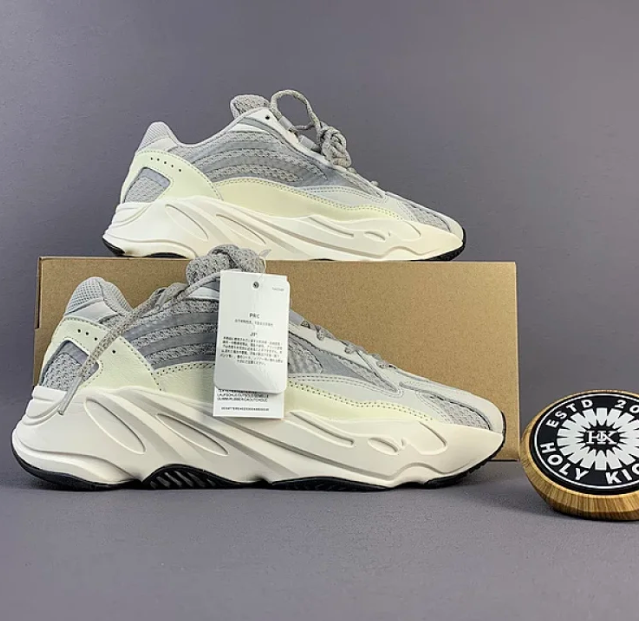 YEEZY 700