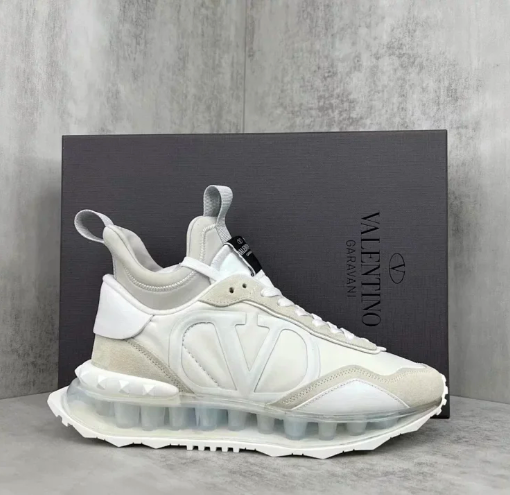 Valentino 999                                                                                                      