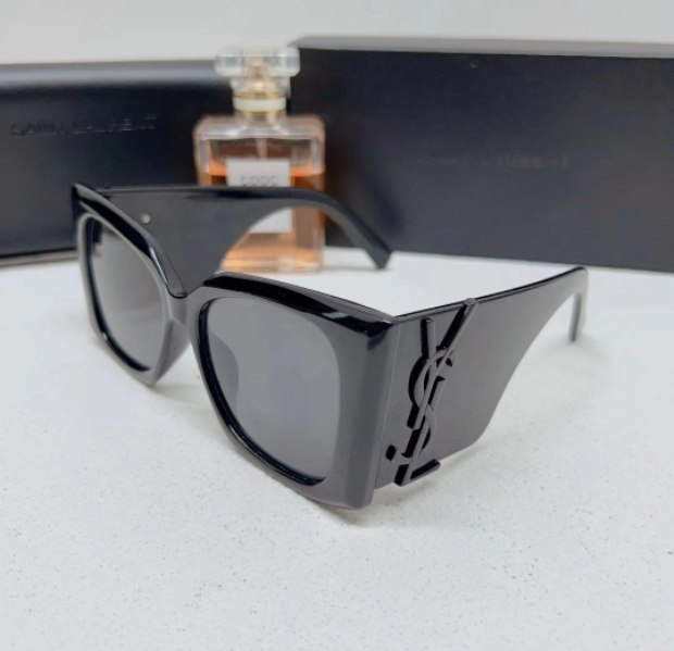 SAINT LAURENT  sunglasses