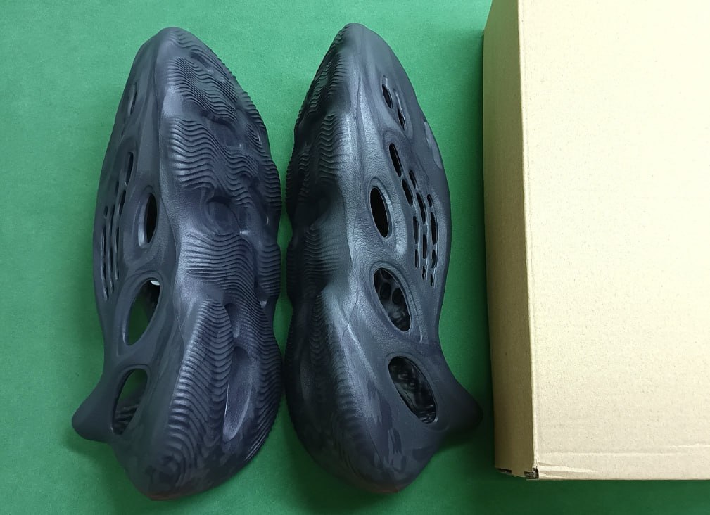 【LW Batch】Ye#ezy F0am Runner