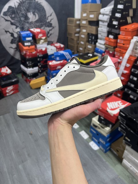 TS-Ar J*rdan 1