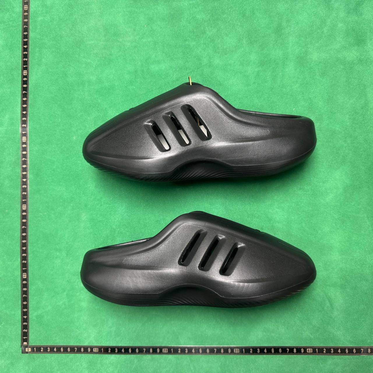 LW YZ hole slippers (single send 2 pairs of socks)