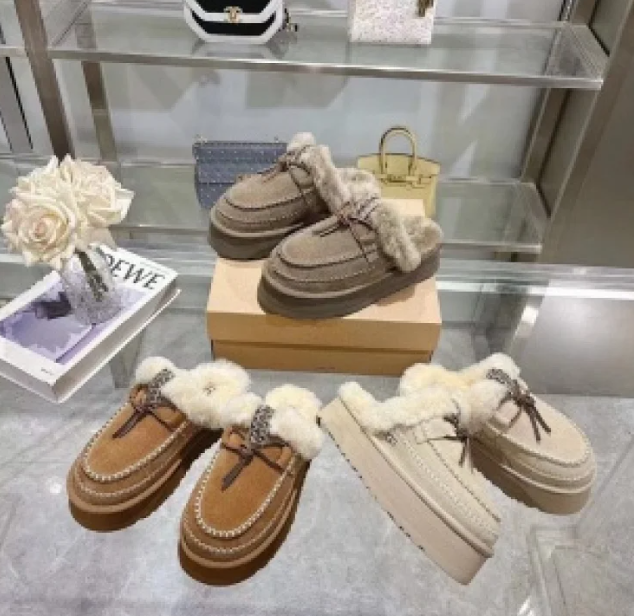 UGG 300 Snow Boots-2