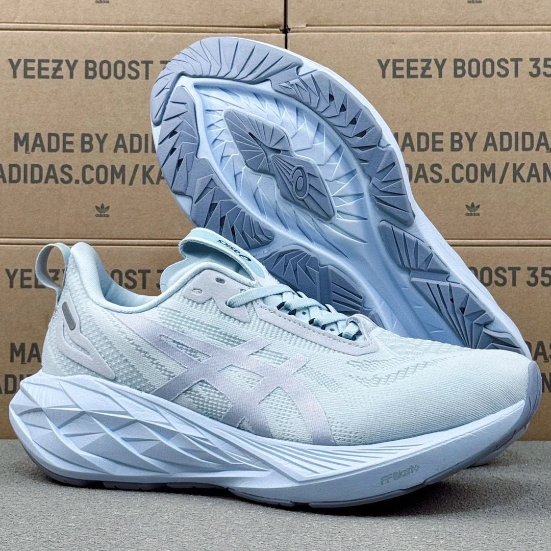 ASICS / Novablast 4