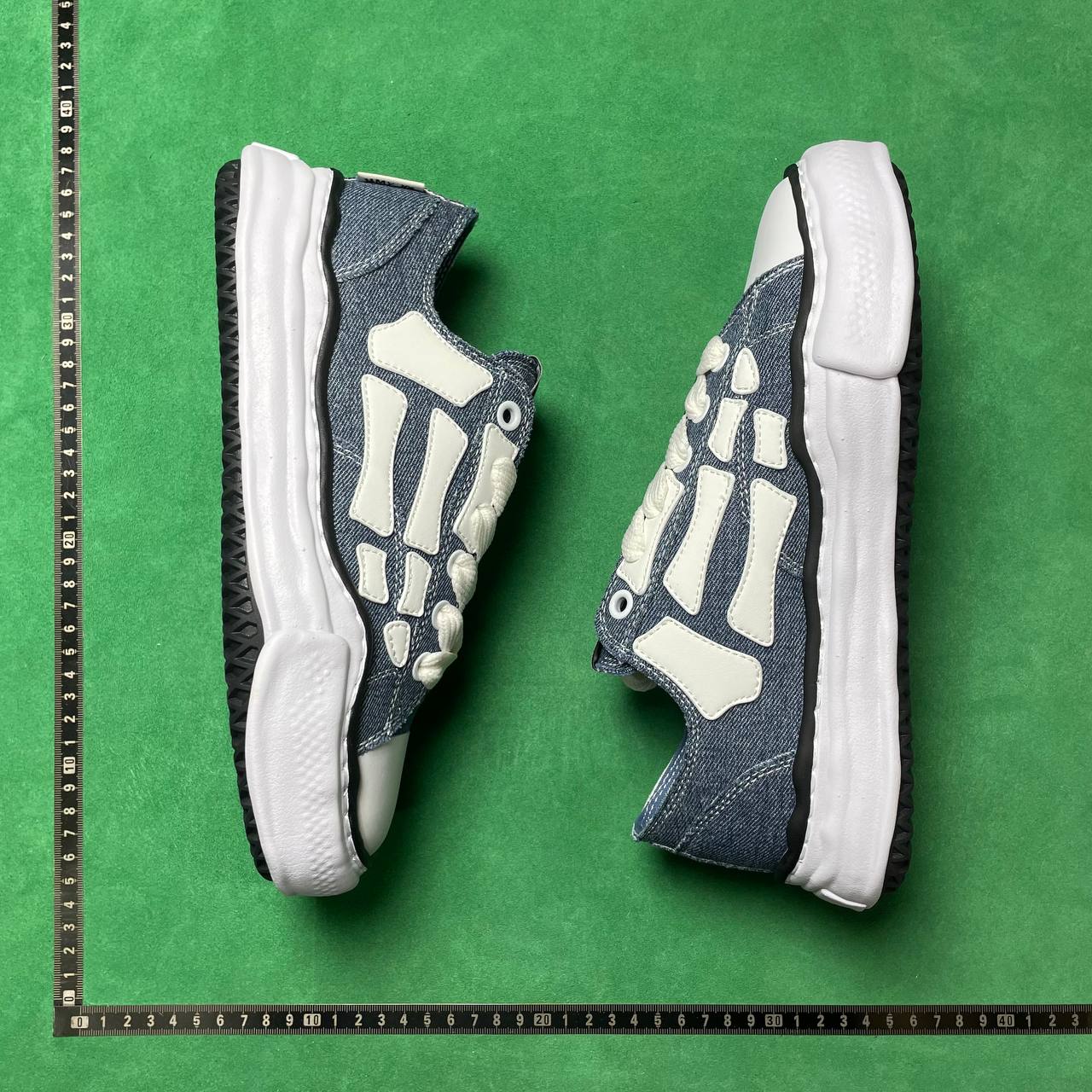 B8D round toe lace-up low canvas shoes