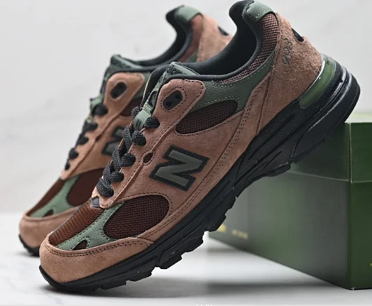 New Balance MR993