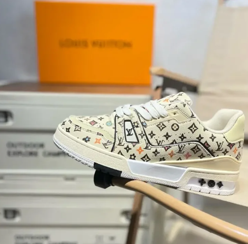 Lv  Trainer